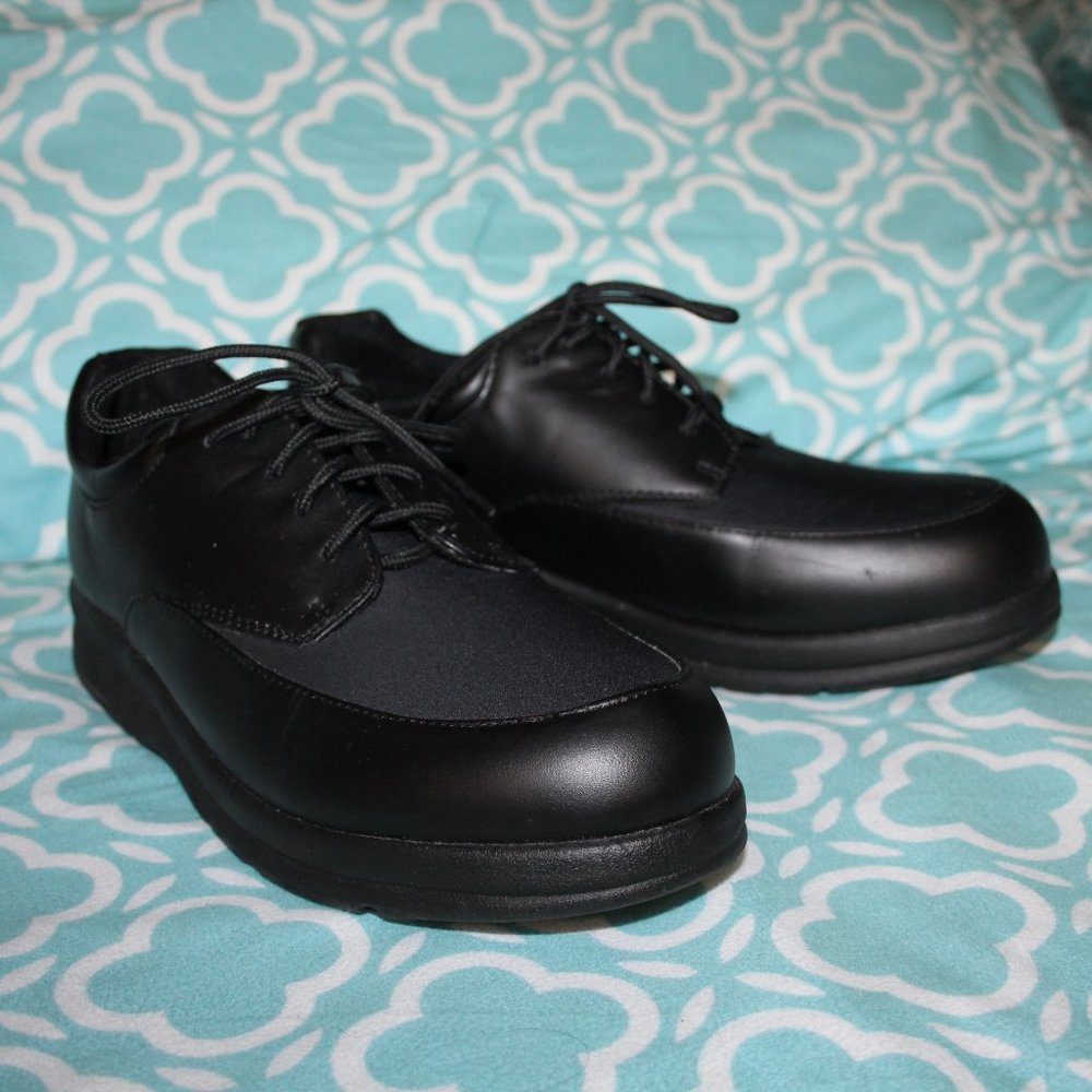 P.W Minor Pleasure black lace up comfort shoes 7 1/2 EUC